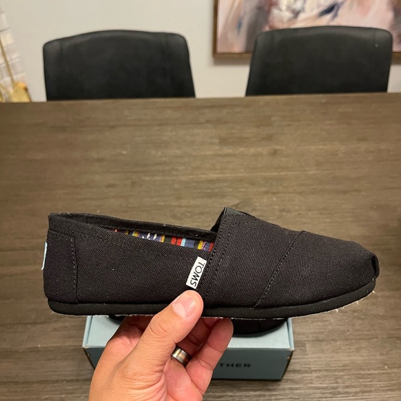 BNIB Toms Slip On - Picture 6 of 11